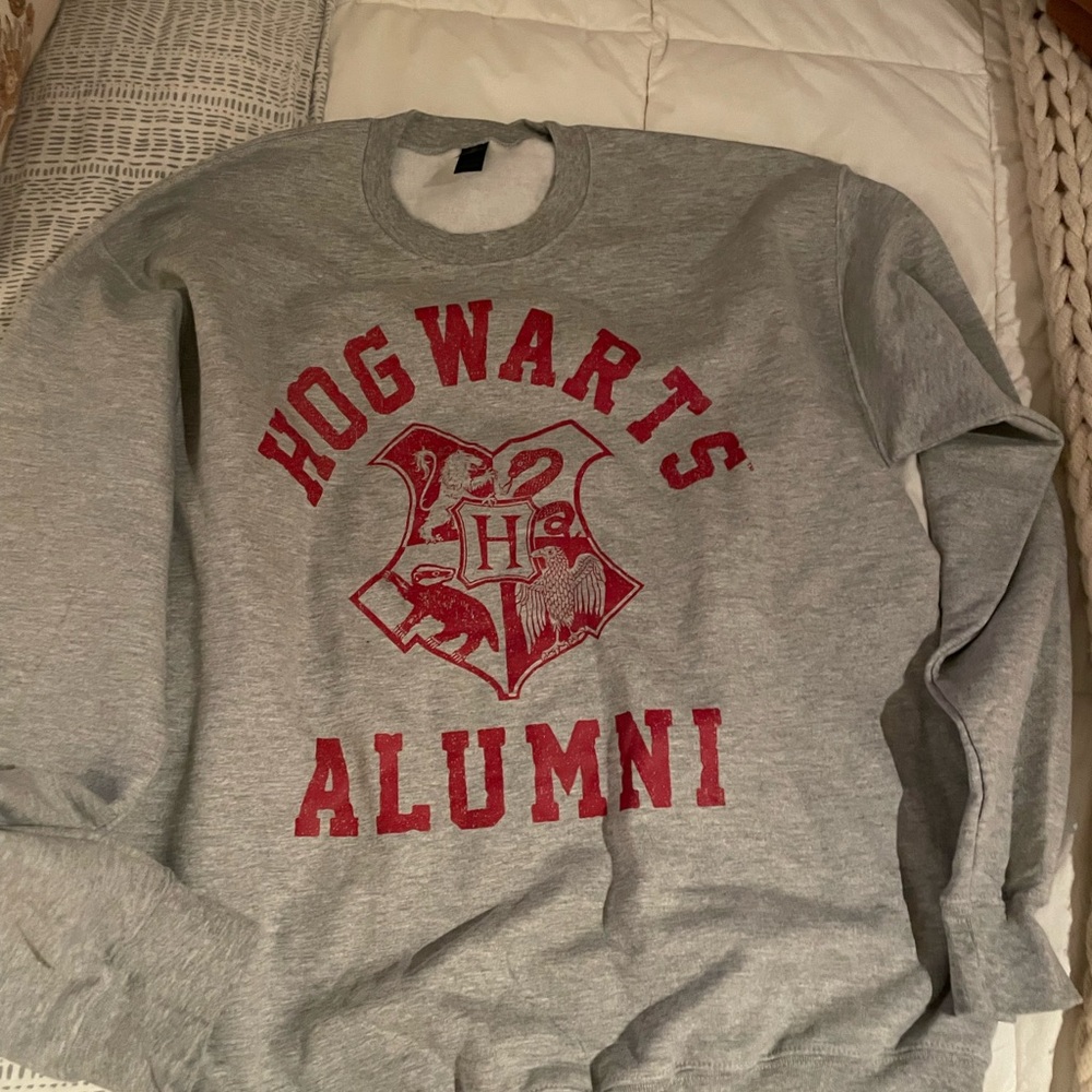 Gildan Gray Crewneck Sweatshirt with Red Hogwarts Graphic